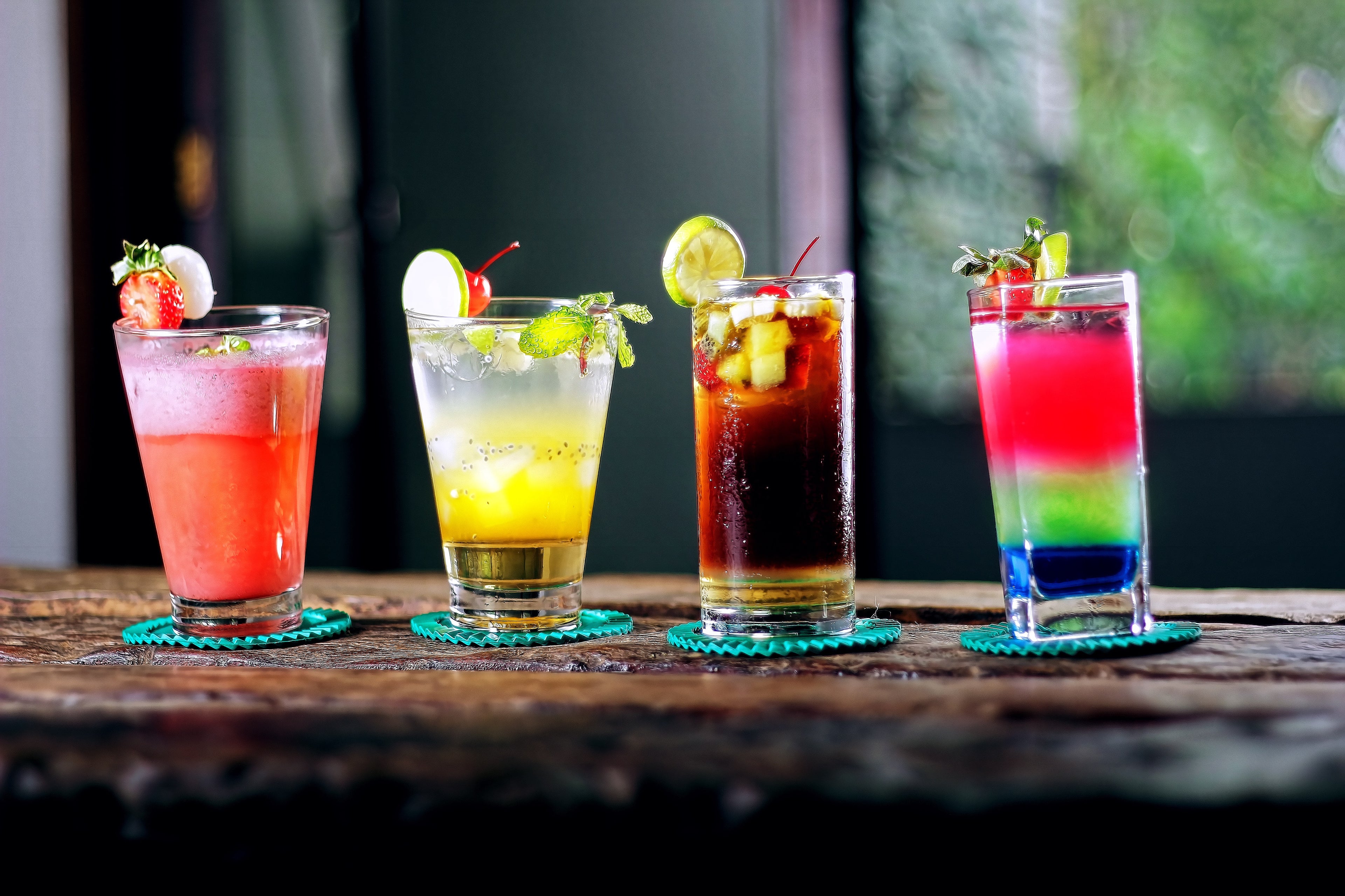 Throwing a Party? Here are 5 Cocktails to wow your friends!